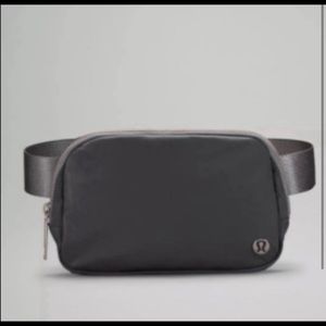 Lululemon Everywhere Belt Bag in Asphalt Gray